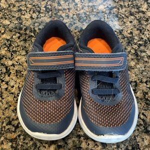 🔥BOGO🔥 Target Athletic Shoes Size 6